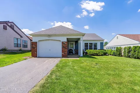 18 Elmswell Ave, Manchester, NJ 08759
