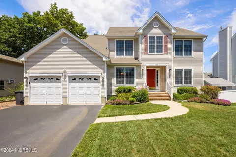 152 Seaspray Rd, Manahawkin, NJ 08050
