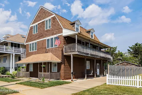 8 S Bayview Ave, Seaside Park, NJ 08752