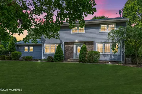 72 Clearview Dr, Tinton Falls, NJ 07724