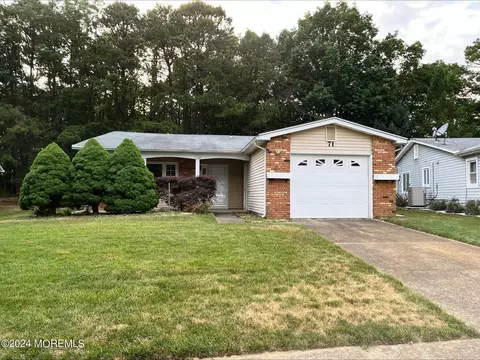 71 Courtshire Dr, Brick, NJ 08723