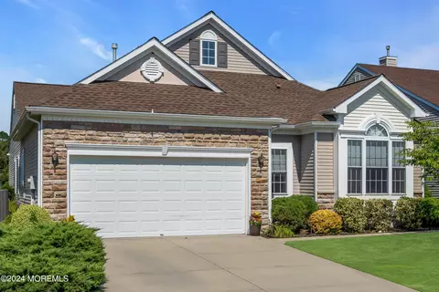 4 Sea Girt Ln, Waretown, NJ 08758