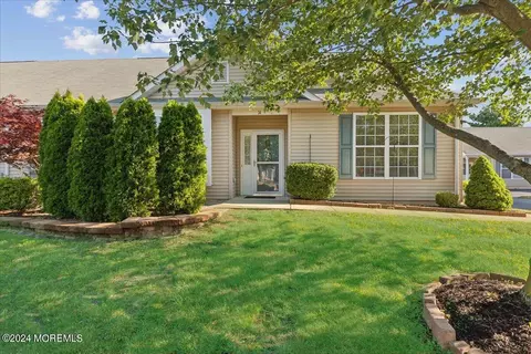 34 Winkle Ct, Manchester, NJ 08759