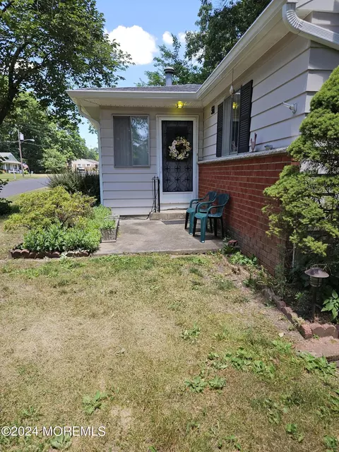 5 Pheasant St # A, Manchester, NJ 08759