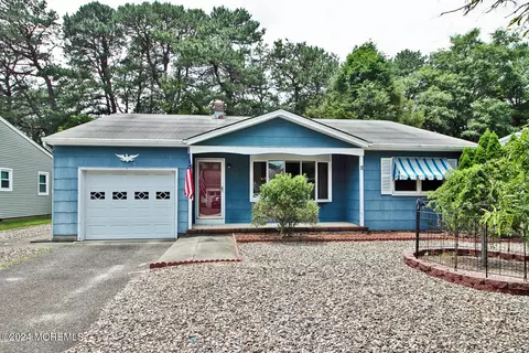 3 Sheepshead Dr, Toms River, NJ 08757