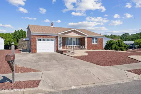3 Garrett Rd, Toms River, NJ 08757