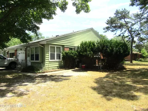 9 Jefferson Ln # B, Manchester, NJ 08759