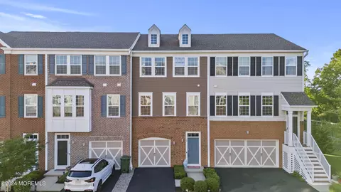 162 Waypoint Dr, Eatontown, NJ 07724
