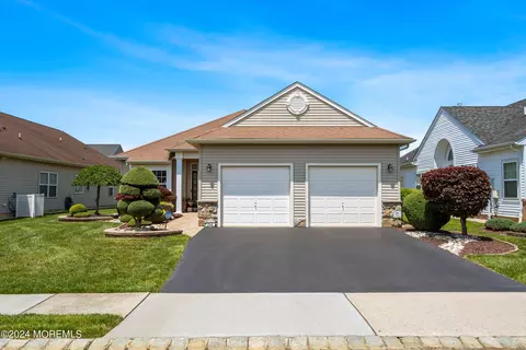 244 Valencia Dr, Monroe, NJ 08831