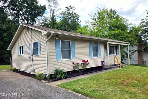 Exterior - 7 Birch Dr, Jackson, NJ 08527 photo 2 of 7