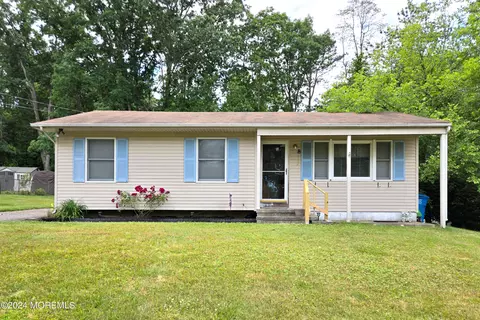 7 Birch Dr, Jackson, NJ 08527
