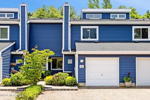 30 Rambling Meadow Ct, Tinton Falls, NJ 07724