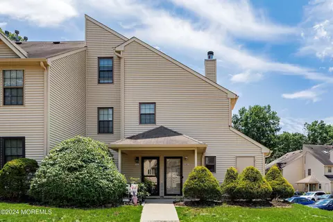 1611 Violet Ln, Jackson, NJ 08527