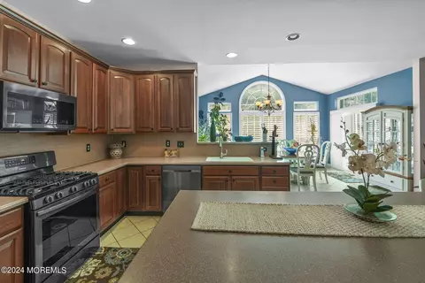 Kitchen - 24 James Dr, Waretown, NJ 08758 photo 1 of 5