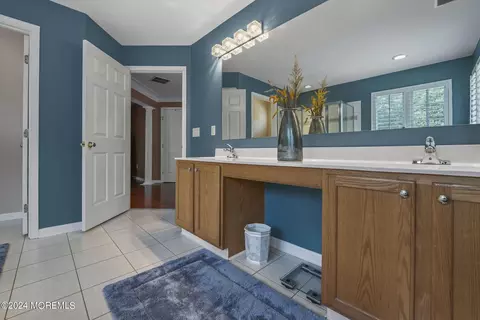 Bath - 24 James Dr, Waretown, NJ 08758 photo 3 of 5