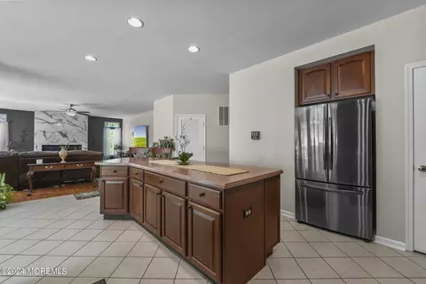 Kitchen - 24 James Dr, Waretown, NJ 08758 photo 5 of 5