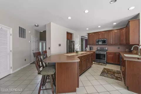 Kitchen - 24 James Dr, Waretown, NJ 08758 photo 2 of 5