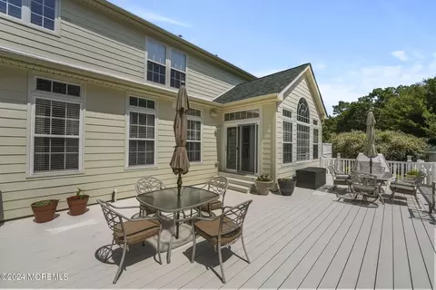 Exterior - 24 James Dr, Waretown, NJ 08758 photo 4 of 11