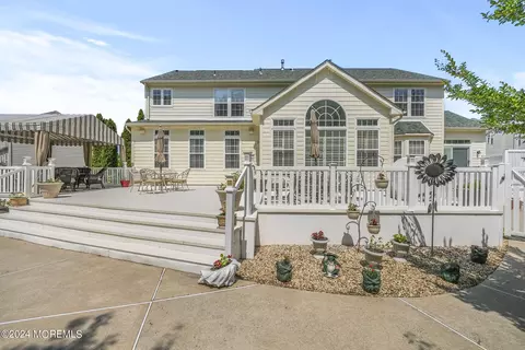 Exterior - 24 James Dr, Waretown, NJ 08758 photo 5 of 11