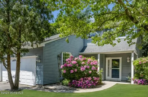 18 Mouse Creek Ct, Howell, NJ 07731