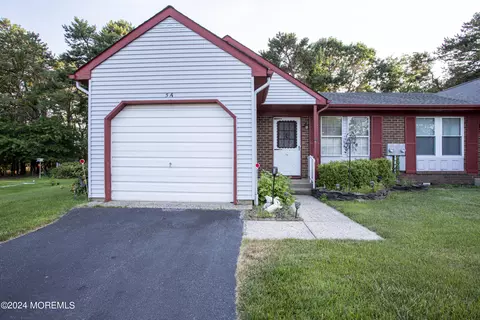 5 Winthrop Pl #A, Whiting, NJ 08759