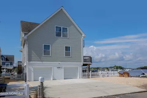 1004 Hawaii Dr, Forked River, NJ 08731