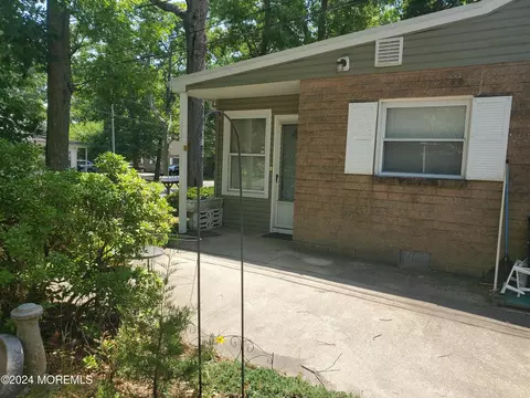 1 Willow St #A, Toms River, NJ 08757