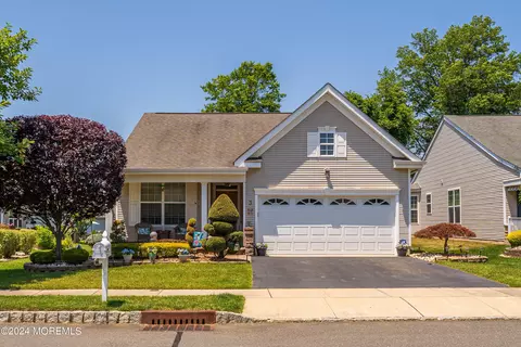 3 Criollo Rd, Manalapan, NJ 07726