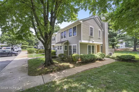 13 Duncan Way, Freehold, NJ 07728