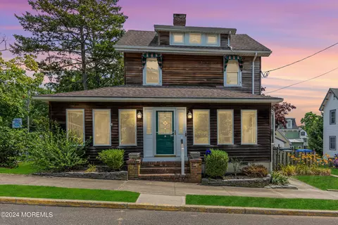 22 Oak Ave, Island Heights, NJ 08732