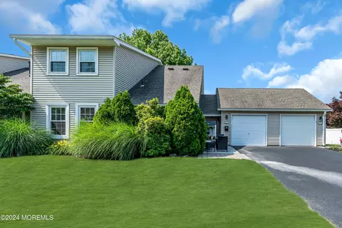 5 Sutton Dr #2704, Brick, NJ 08724