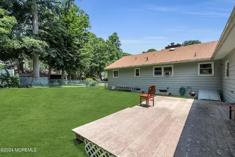 192 Pinecrest Rd, Oakhurst, NJ 07755 photo 9
