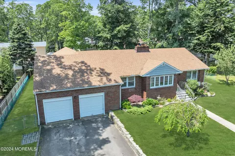 192 Pinecrest Rd, Oakhurst, NJ 07755 photo 2