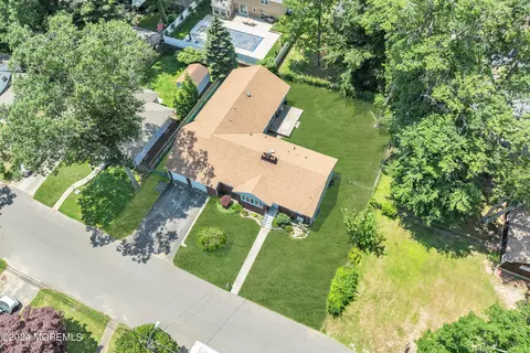 192 Pinecrest Rd, Oakhurst, NJ 07755 photo 11