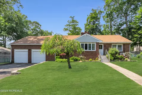 192 Pinecrest Rd, Oakhurst, NJ 07755 photo 4