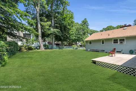 192 Pinecrest Rd, Oakhurst, NJ 07755 photo 8