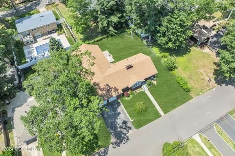 192 Pinecrest Rd, Oakhurst, NJ 07755 photo 13