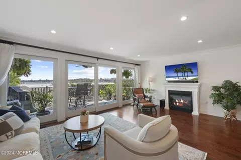 130 Bodman Pl #21, Red Bank, NJ 07701