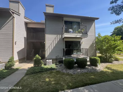16 Sam Bonnell Dr #116, Clinton, NJ 08809