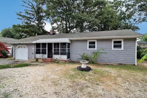 461 Ensign Rd, Forked River, NJ 08731
