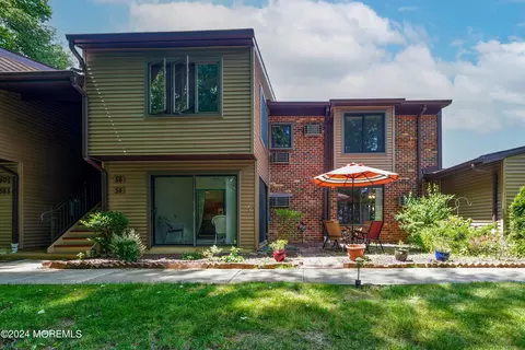 54 Manchester Ct, Red Bank, NJ 07701
