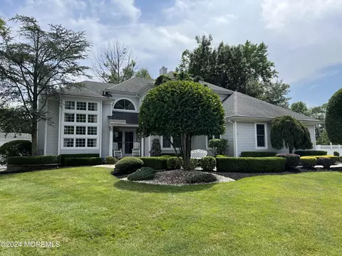 21 Rosen Dr, Marlboro, NJ 07746
