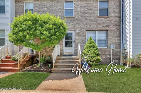 25 Waterview Dr, Lakewood, NJ 08701