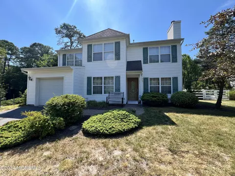 577 Winterberry Blvd, Jackson, NJ 08527
