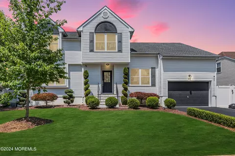 23 Hospitality Way, Manalapan, NJ 07726