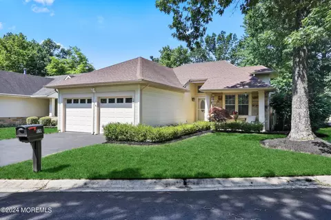 15 Waverly Ln, Jackson, NJ 08527