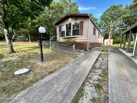 18 Kimberly Dr, Barnegat, NJ 08005