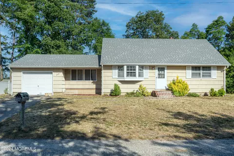 206 5th St, Waretown, NJ 08758