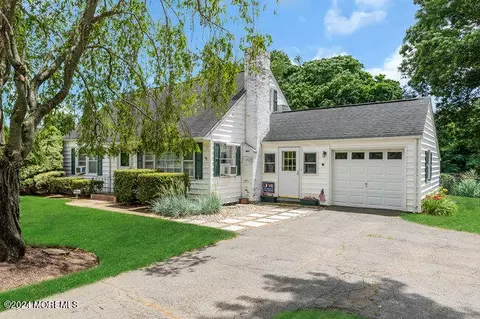 32 State Route 33, Freehold, NJ 07728