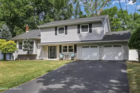 6 Robinson Rd, Morganville, NJ 07751
